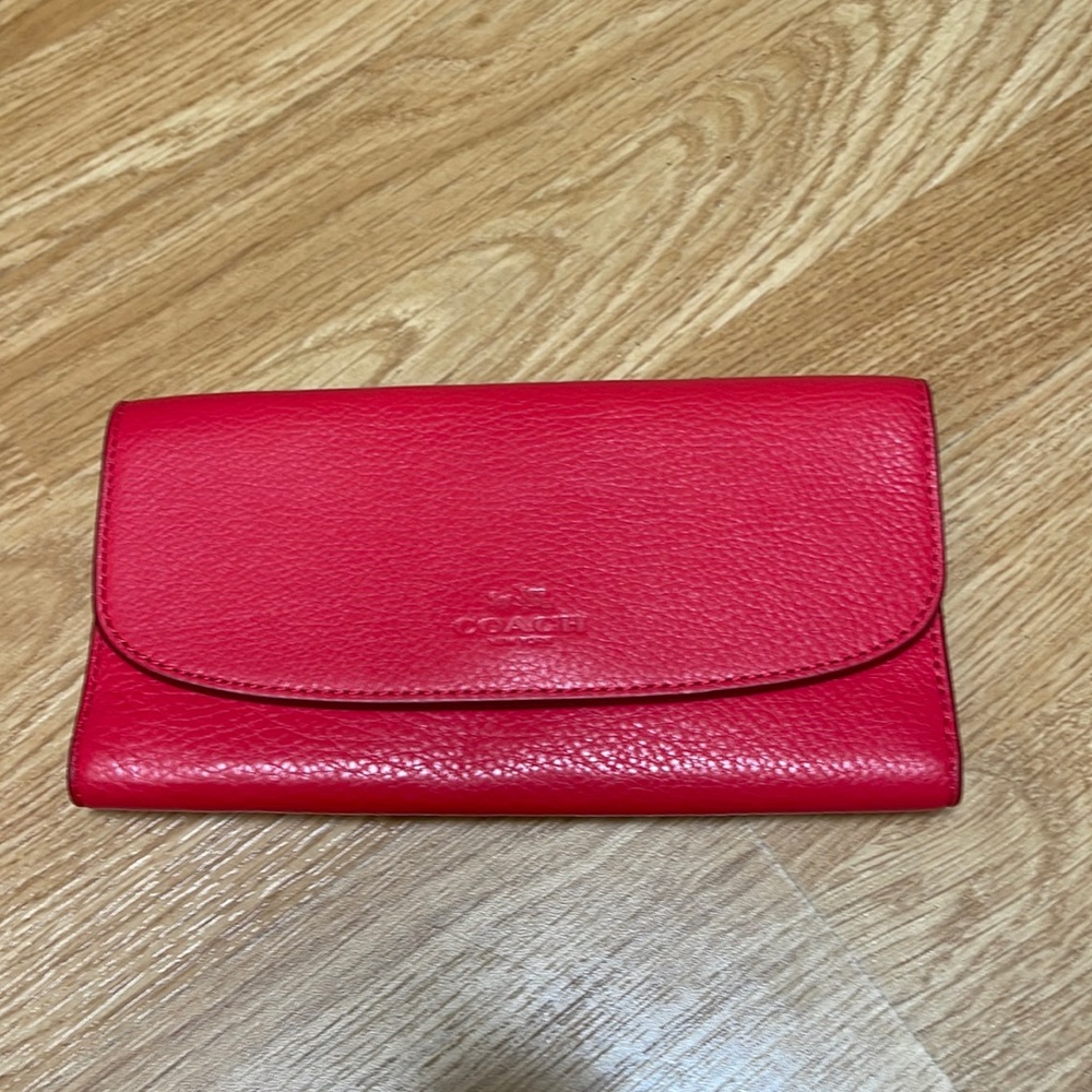 Coach red leather wallet in excellent condition